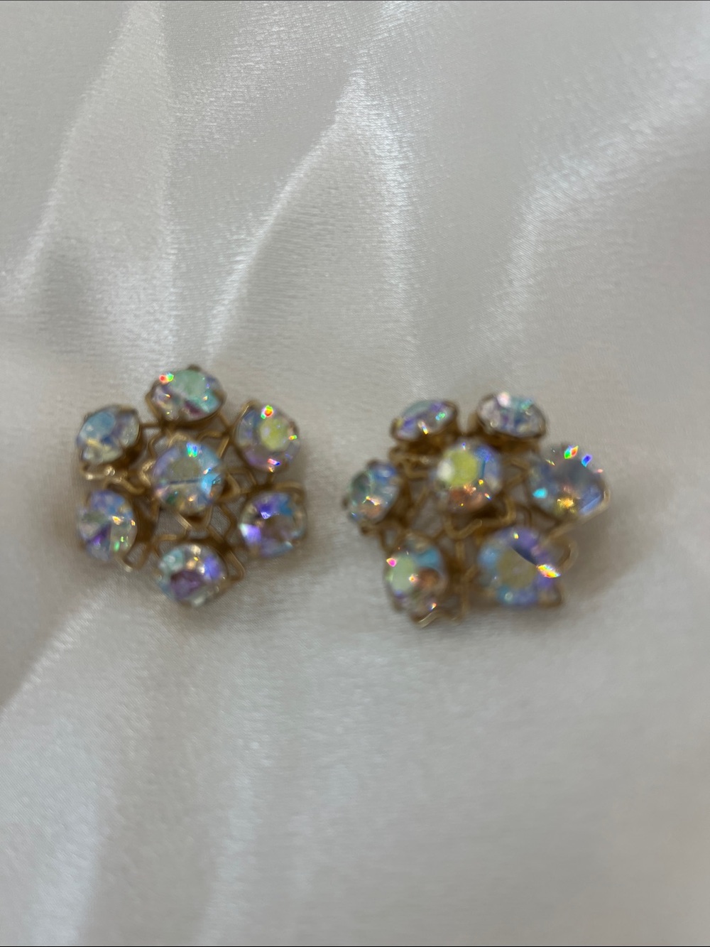 Vogue signed Crystal/AB Cluster- Intricate Gold Toned setting - Picture 1 of 5